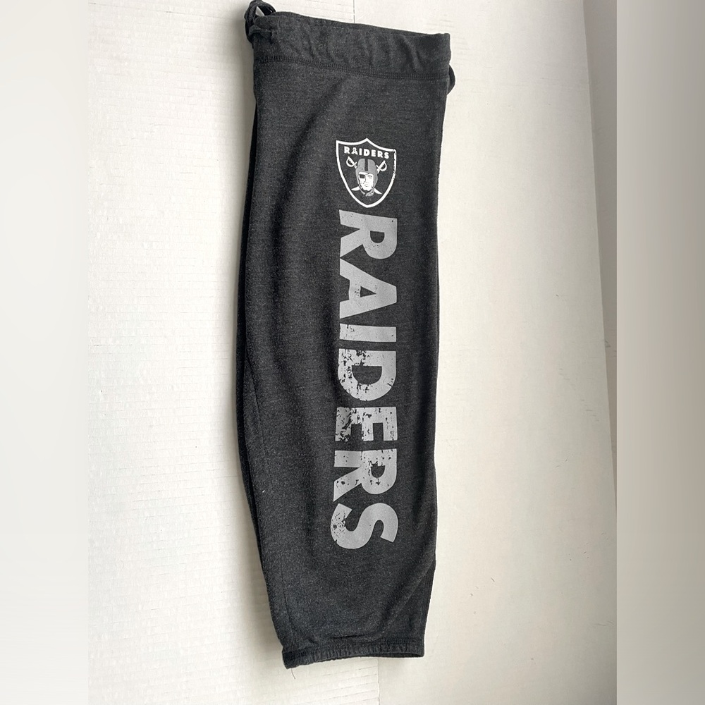 Raiders NFL Cropped Sweatpants - Picture 2 of 4